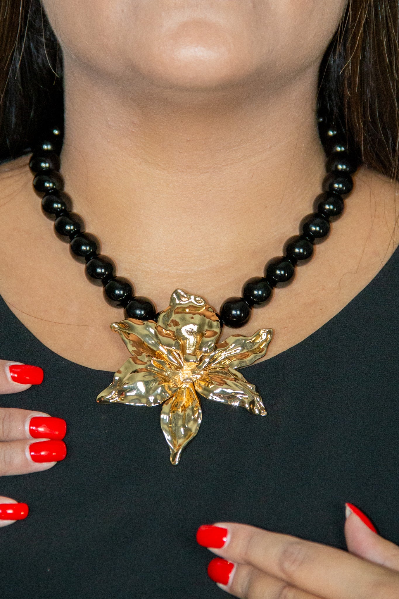 Collana di perle con fiore pendente